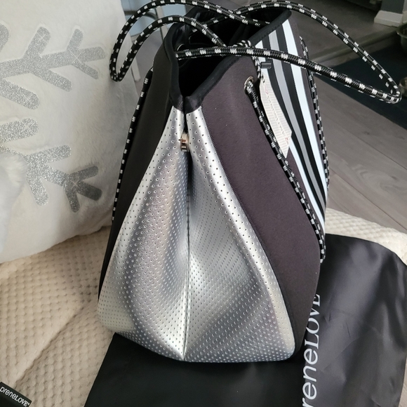 Brand new PRENELOVE large naprene tote and make up bag. 12x15x9 - Picture 8 of 10